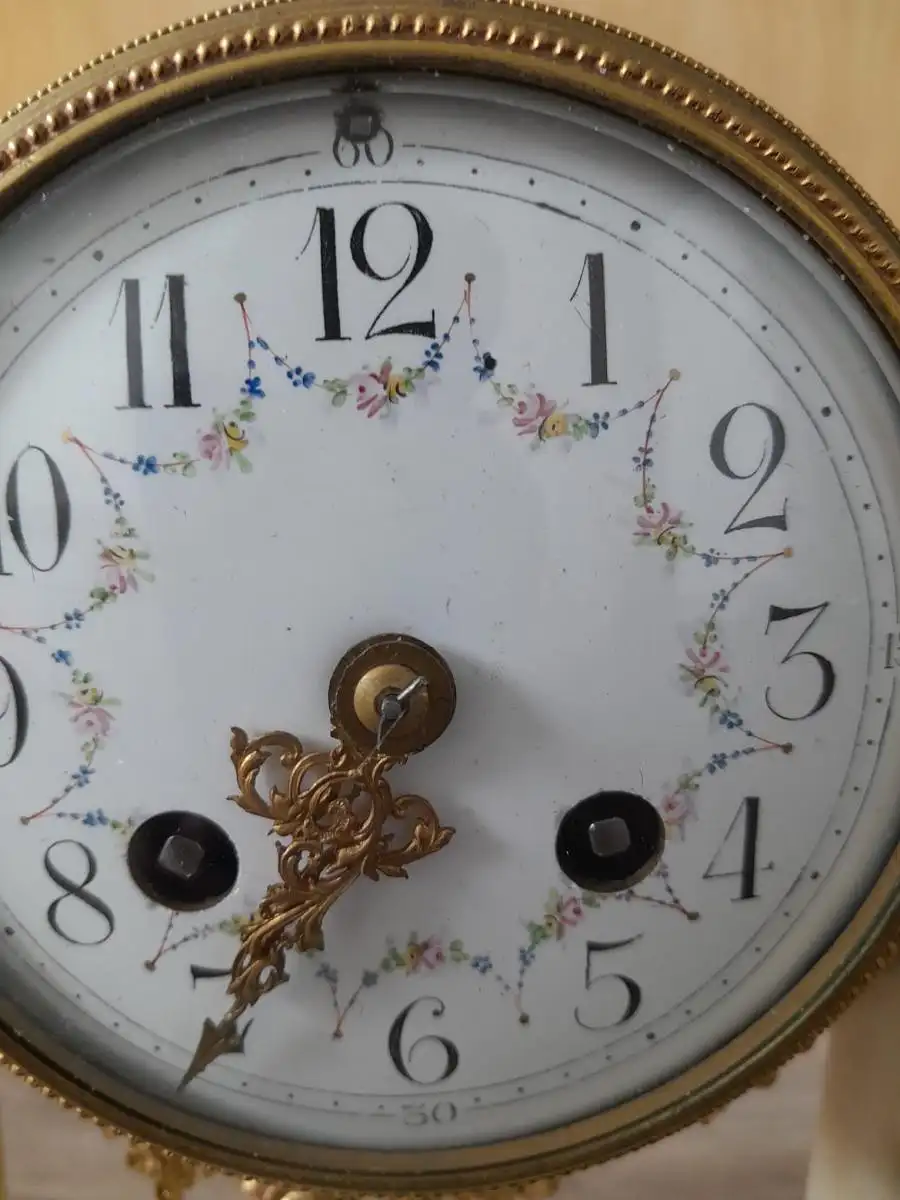 Weiße Marmor mit 4 Säulenpendule / White Marble Pendulum Clock with 4 Columns 2