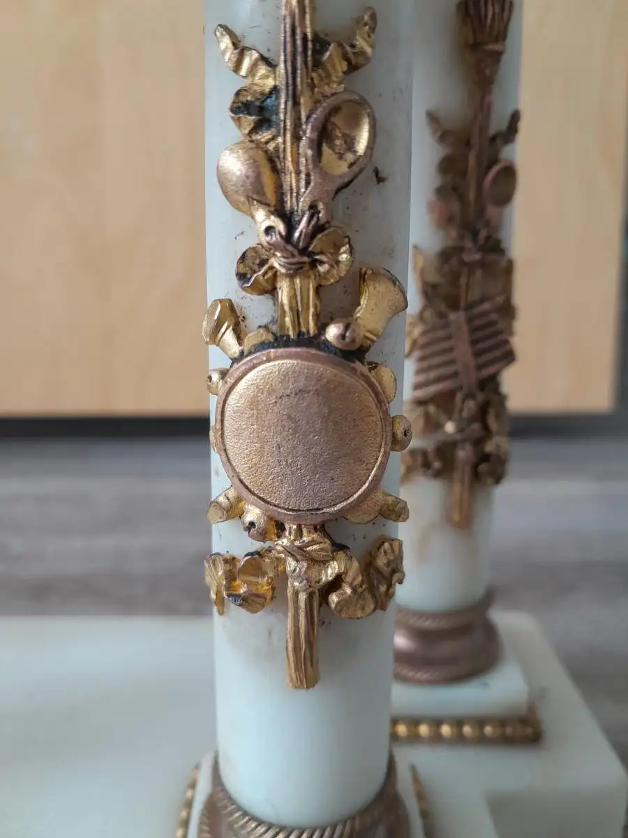 Weiße Marmor mit 4 Säulenpendule / White Marble Pendulum Clock with 4 Columns 3