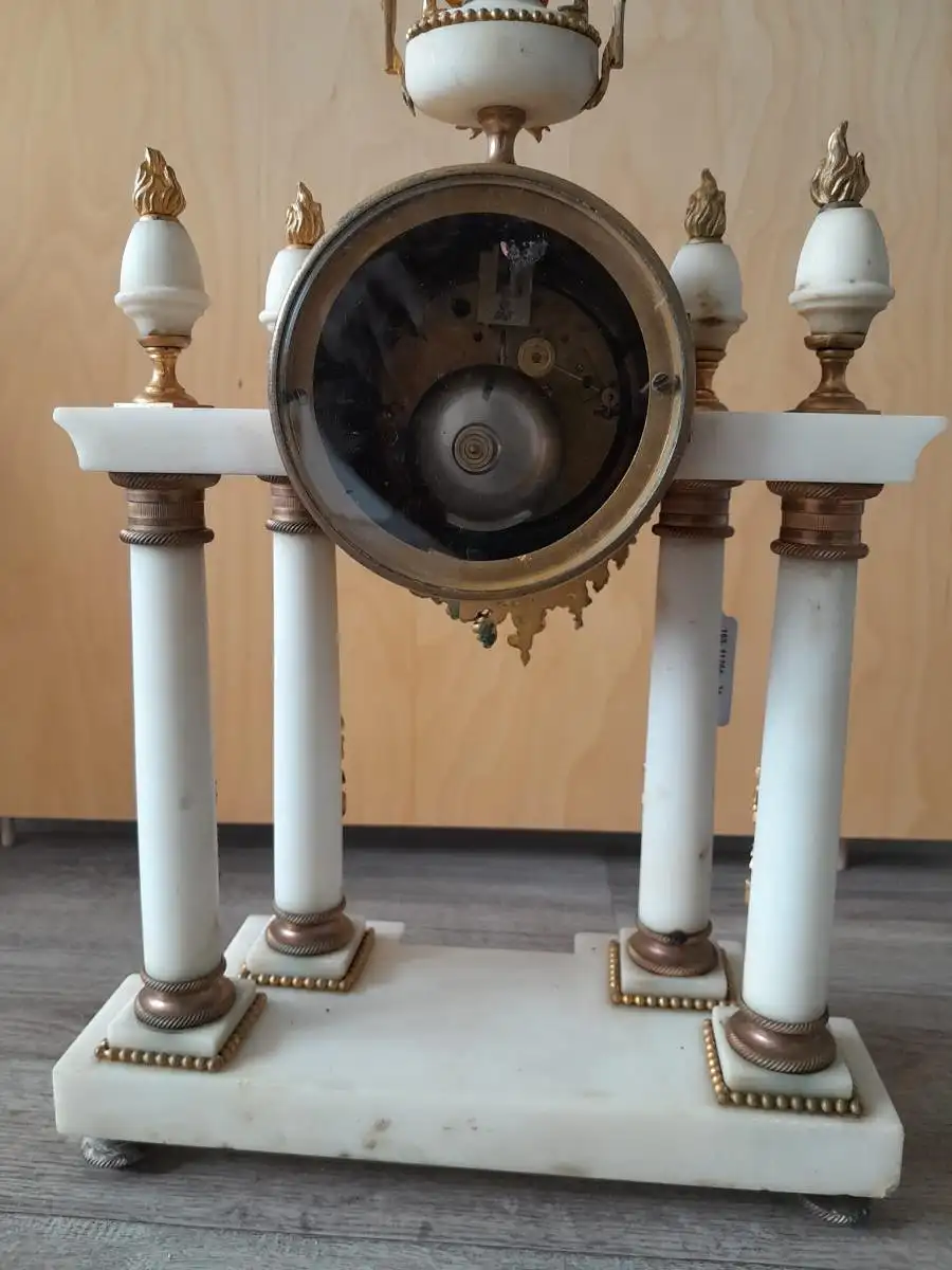 Weiße Marmor mit 4 Säulenpendule / White Marble Pendulum Clock with 4 Columns 5