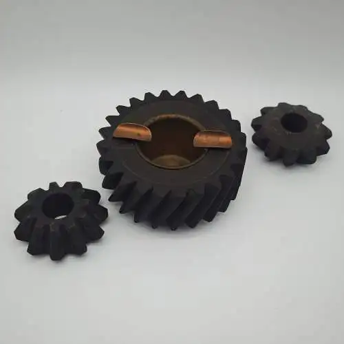 Handgemachter Aschenbecher Zahnrad Metall massiv Industrial Design vintage 3-tlg