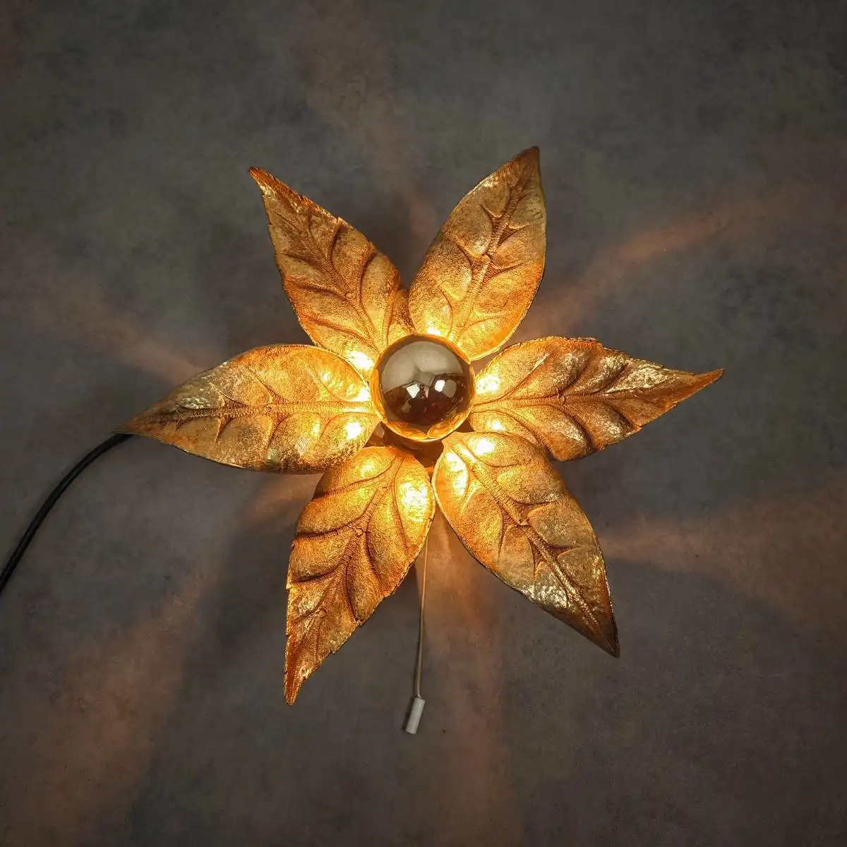 Vintage Wandleuchte Massive 4963/01 florale Blattgold Lampe 70er Jahre Hollywood 1