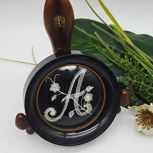 Initial A geklöppelt gerahmt Blumenmuster Wandbild rund Spitze Klöppelspitze