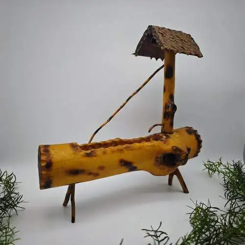 Handgeschnitzter Brunnen Holz Miniatur-Modell Brandmalerei rustikale Volkskunst