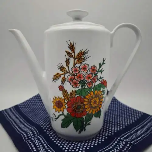 Kaffeekanne Kahla Blumenmotiv weiß 70er Jahre DDR mid century grannycore Kanne