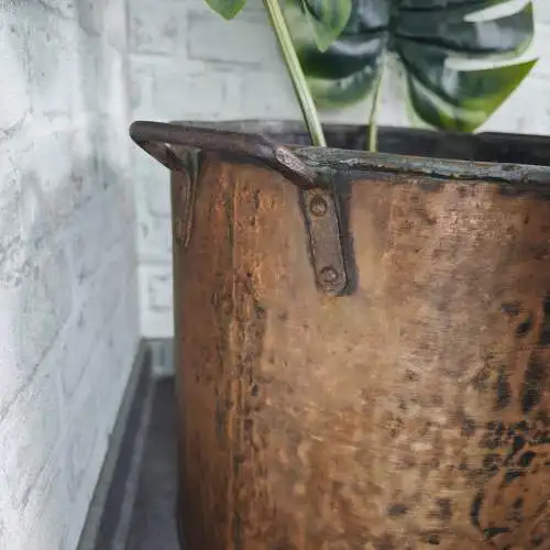 Großer Kupfer Übertopf Eimer mit Griffen 38 cm antik patiniert Hammerschlag Look