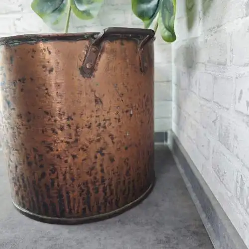 Großer Kupfer Übertopf Eimer mit Griffen 38 cm antik patiniert Hammerschlag Look