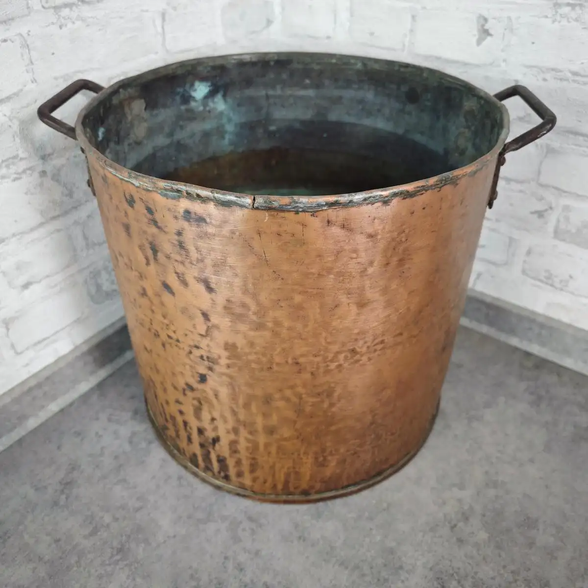 Großer Kupfer Übertopf Eimer mit Griffen 38 cm antik patiniert Hammerschlag Look 7