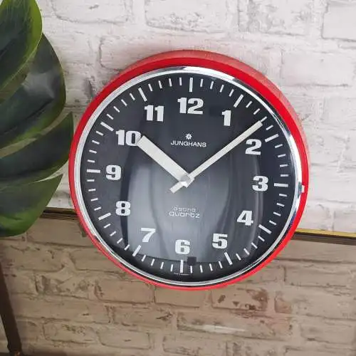Junghans Wanduhr rot 28 cm astra quartz Design 70er Küchenuhr Loft Popart space 