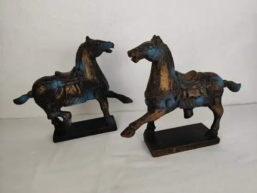 2x Pferde Figuren Set schreitende Pferde Terrakottakrieger Holz geschnitzt blau 