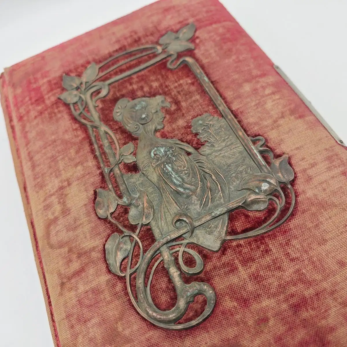 Kabinett-Fotoalbum Jugendstil Applikation Samt rot Foto 1900 Soldaten Kaiserzeit 1