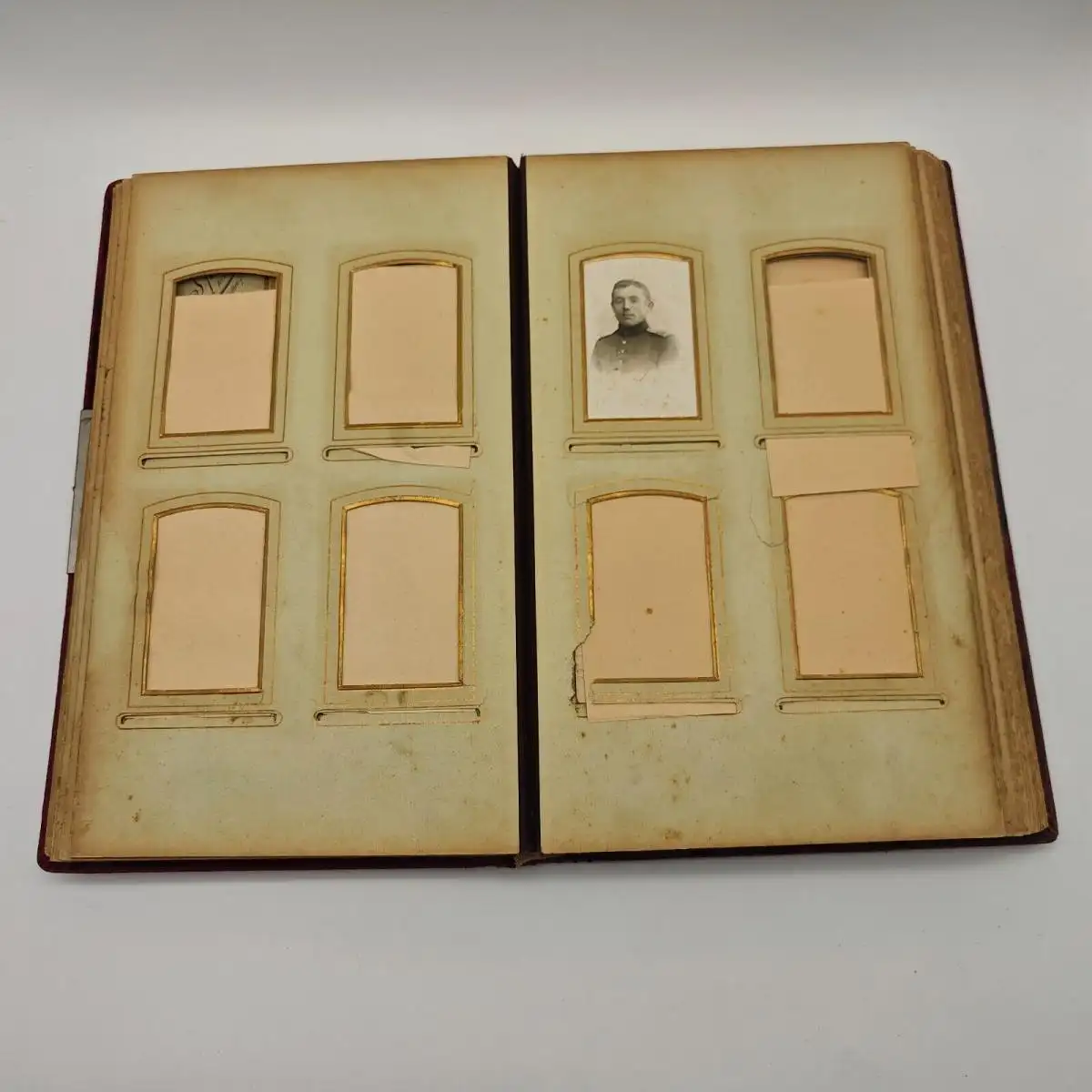 Kabinett-Fotoalbum Jugendstil Applikation Samt rot Foto 1900 Soldaten Kaiserzeit 10
