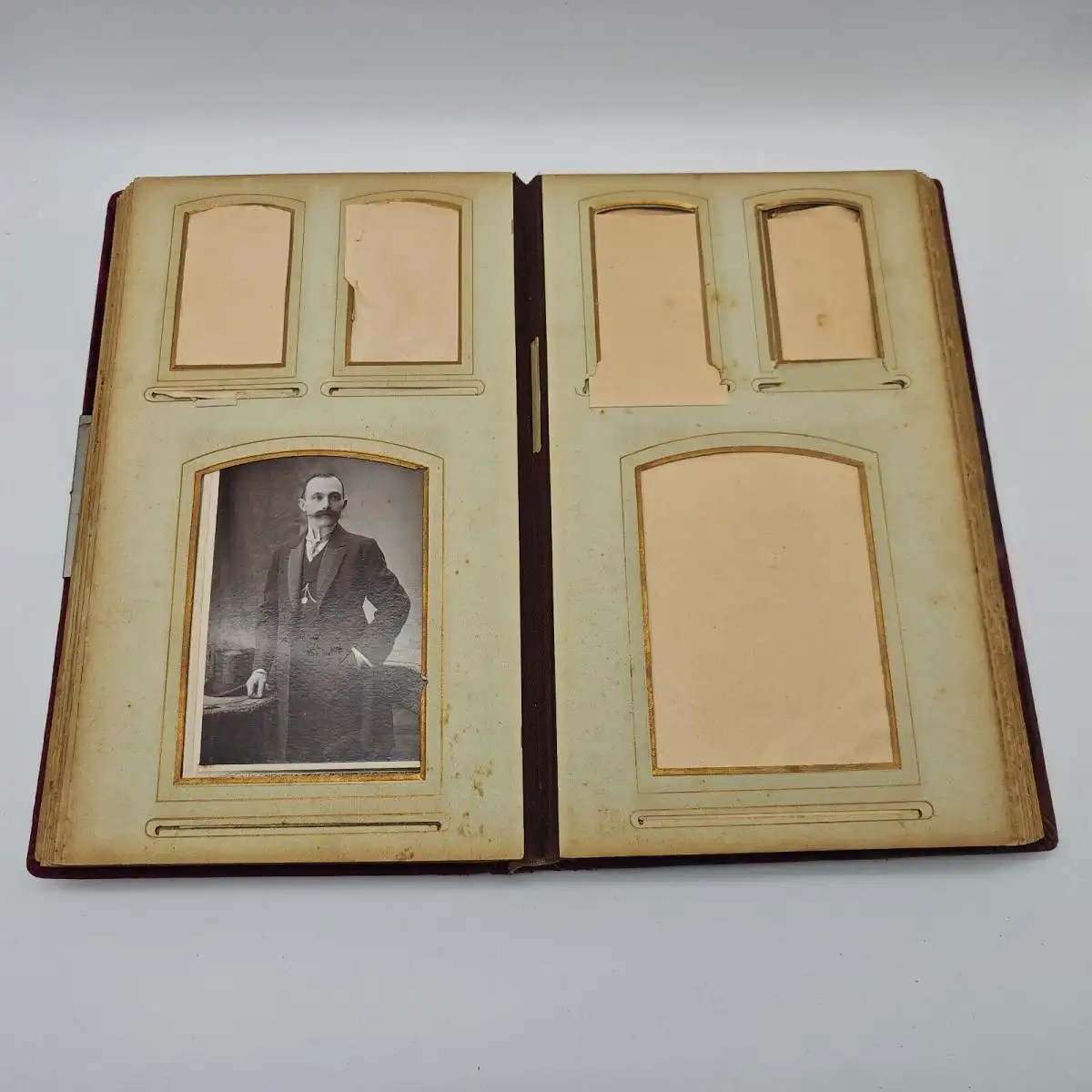 Kabinett-Fotoalbum Jugendstil Applikation Samt rot Foto 1900 Soldaten Kaiserzeit 13