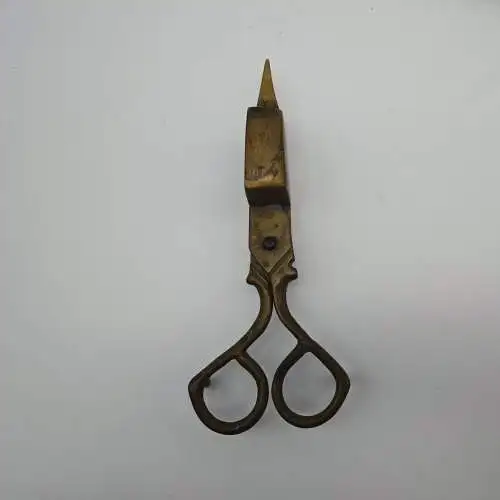 Antike Dochtschere aus Messing Kerzenschere 15 cm mit Patina 19. Jhdt Stil matt 
