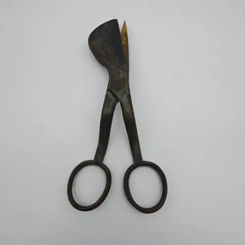 Antike Dochtschere aus Messing Kerzenschere 15 cm mit Patina 19. Jhdt Stil matt 