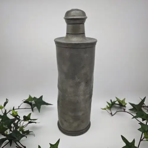 Antike Zinn Thermoskanne 1908 Schraubverschluss Jugendstil graviert J B 33 cm