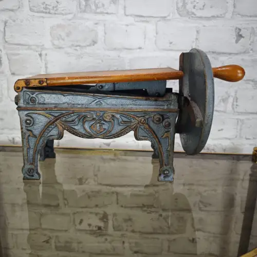 Jugendstil Tabakschneider Teck 1 Gusseisen Kurbel antik blau WeeNTAGE