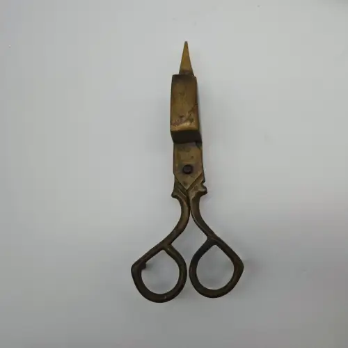 Antike Dochtschere aus Messing Kerzenschere 15 cm mit Patina 19. Jhdt Stil matt 