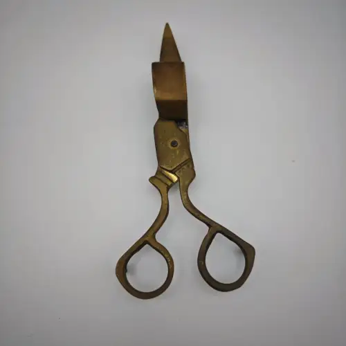 Antike Dochtschere aus Messing Kerzenschere 15 cm mit Patina 19. Jhdt Stil matt 