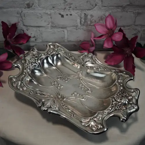 Jugendstil Schale versilbert Lilien Frauengesicht Obstschale antik 1900 WeeNTAGE