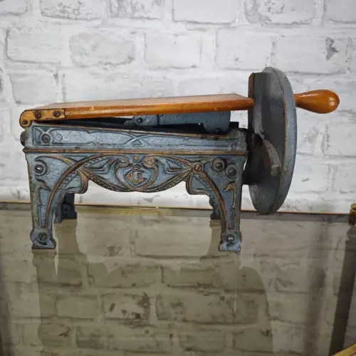 Jugendstil Tabakschneider Teck 1 Gusseisen Kurbel antik blau WeeNTAGE