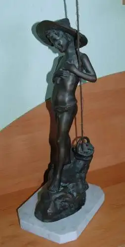 Giovanni Varlese – Junger Fischer – Figürliche Skulptur
