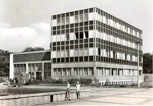 [Echtfotokarte schwarz/weiß] Burg bei Magdeburg, Hermann-Matern-Haus. 