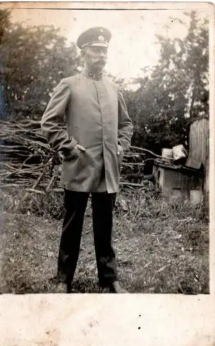 [Echtfotokarte schwarz/weiß] Keine. 