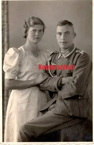Foto Wehrmachtssoldat mit Freundin / Frau – Atelier Schröder Nortorf (Schleswig-Holstein), ca. 1940