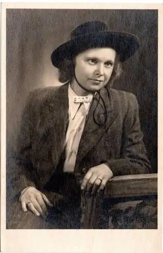 Vintage Foto 1940er Dame mit Hut – Original 8,8x13,2 cm – Deutschland – selten! | Rare German Lady Portrait