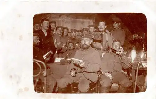 WWI Foto Postkarte – Deutsche Soldaten im Unterstand / Bunker – ca. 1915 – original!