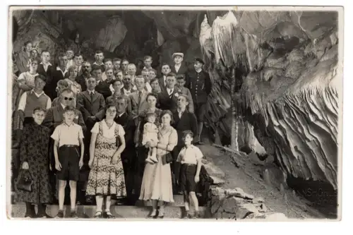 Echtfoto AK Harz Rübeland Baumannshöhle Gruppe Höhle mit Gravur 1930er