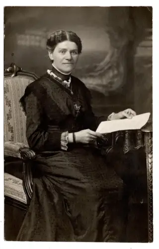 Foto AK Foto 1915 Lydia Mohr Deutscher Versicherungs-Verein, Stuttgart (B1 212)