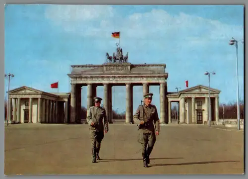 AK Brandenburger Tor NVA Soldaten Grenztruppen Grenzposten DDR (AK029)