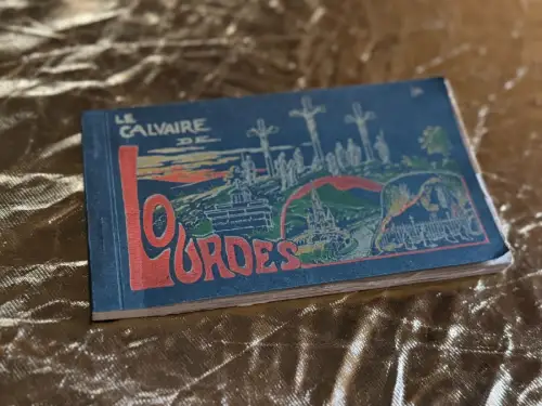 Antikes Postkartenheft Lourdes – Der Kalvarienberg – Vollständige 14 Stationen