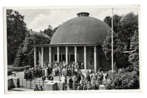 AK Jena Zeiss Planetarium 1938 Menschenmenge vor Kuppel Astronomie (B1 053)