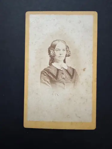 CdV Foto ca. 1870 – Dame mit Lockenfrisur – Rudolph Fleischer Delitzch