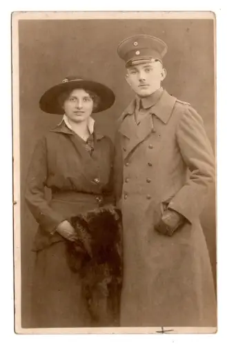 Foto AK Paar – Deutscher Soldat in Uniform mit Dame –WW1 - Rolschinsky (B1 197)