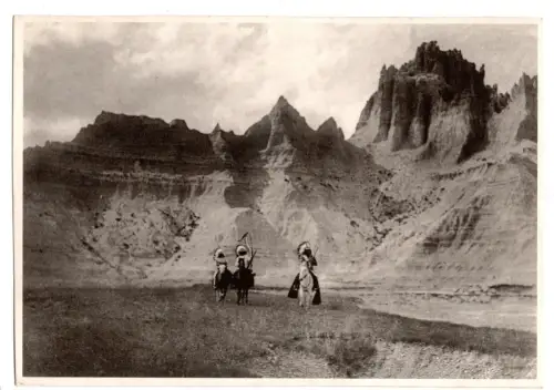 Edward S. Curtis 1904 – Sioux in den Badlands (Sheep Mountain) – Repro AK 1987