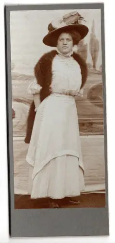Antikes Foto Dame mit Hut und Feder – Kabinettfoto ca. 1900 - CAB Cabinet Card