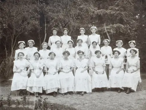Fotografie 1912 Haushaltungsschule Gardelegen Kurhus Hausmädchen hübsche Damen