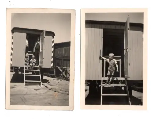 2× Vintage Foto Wohnwagen 1940er – Kind & Familie vor Bauwagen Rarität