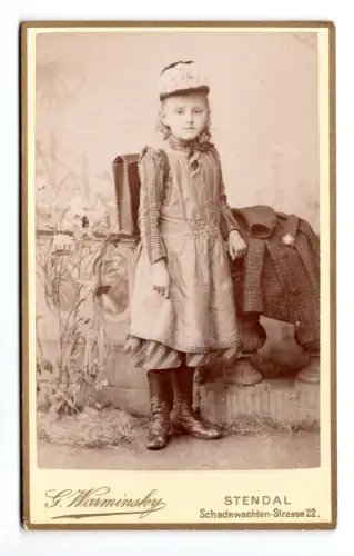 CdV Foto Kind mit Schulranzen Stendal um 1900 Fotograf G. Warninsky Schule