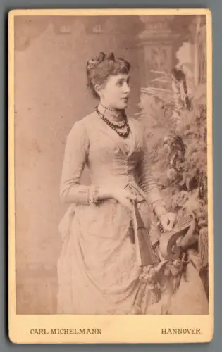 CDV Foto elegante Dame Kleid Schmuck Hannover Atelier Michelmann C2166