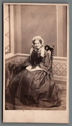 Frühe CdV Foto Dame im Seidenkleid Hannover W. Ernst Perlstraße um 1865 C2183
