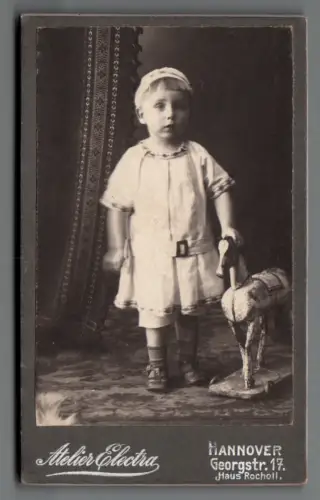 CdV Foto Mädchen mit Spielzeug Pferd Hannover Atelier Electra  C2187