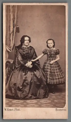 Frühe CdV Foto Mutter mit Tochter Damenporträt Hannover W. Ernst C2188