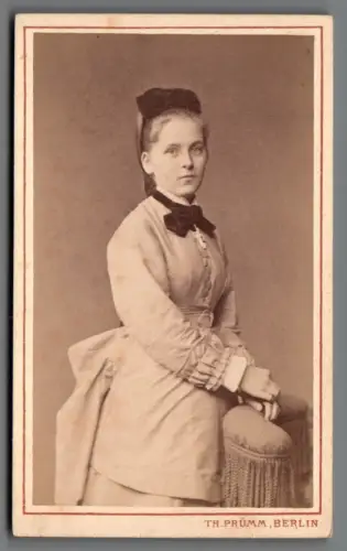 Frühe CdV Foto junge hübsche Dame Porträt Berlin Th. Prümm C2195