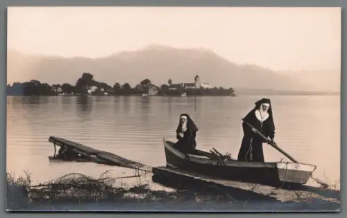 Foto AK Ordensschwestern Ruderboot Abtei Frauenwörth Fraueninsel Chiemsee B2295