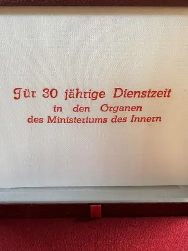 DDR Medaille 30 jährige Dienstzeit in den Organen des Ministeriums des Inneren