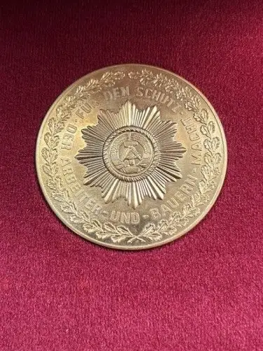 DDR Medaille 30 jährige Dienstzeit in den Organen des Ministeriums des Inneren